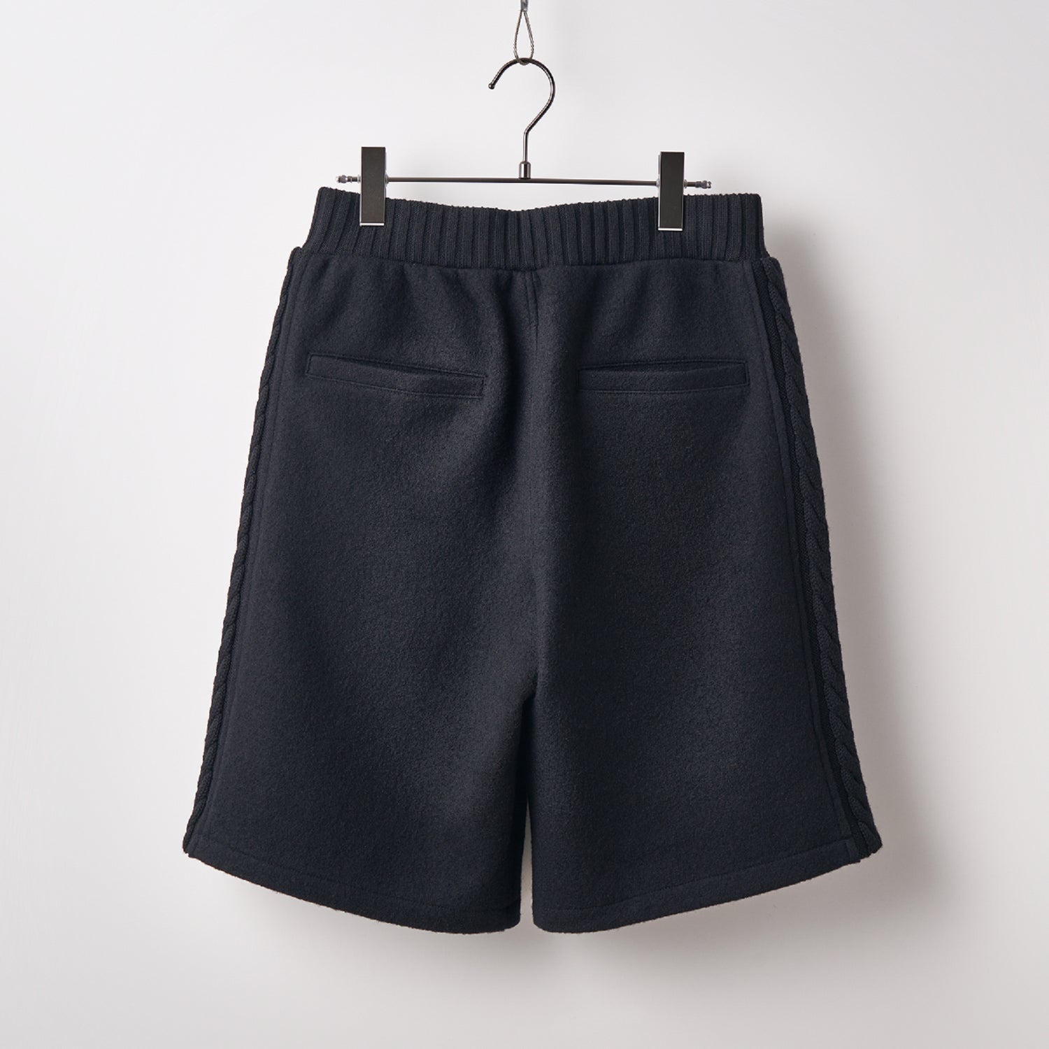 Wool felt cable short pants Black