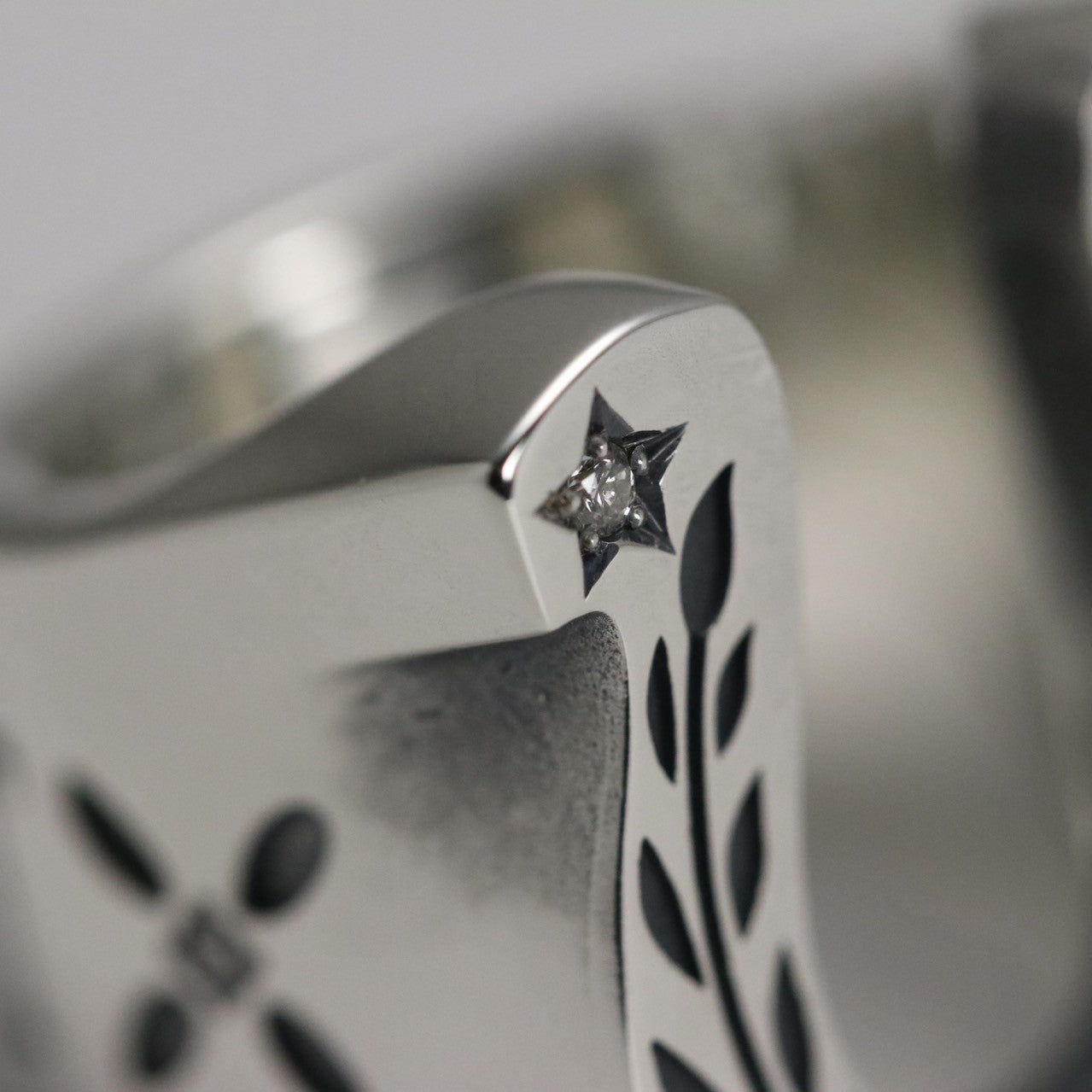 Laurel Horseshoe Ring Diamond