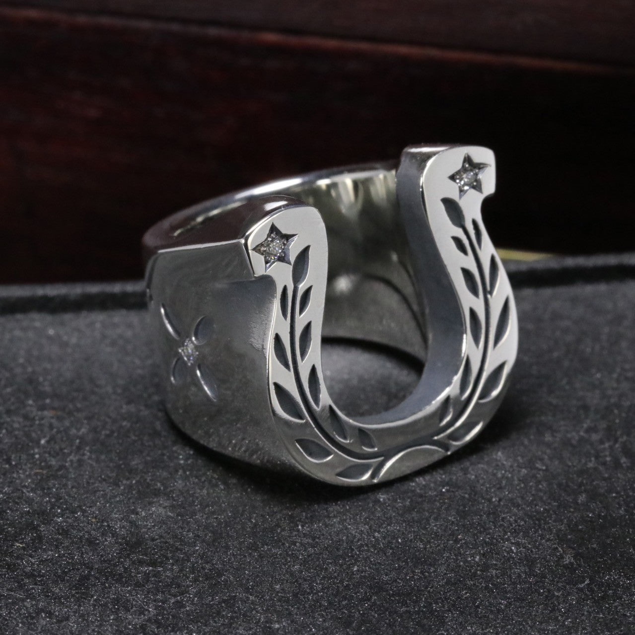 Laurel Horseshoe Ring Diamond