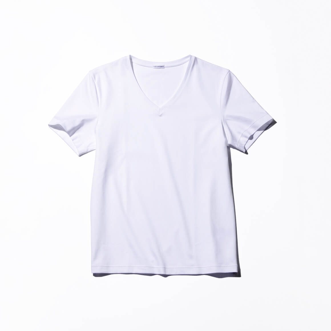 VネックTシャツ カラー：ホワイトdirected by SATOSHI NAKAMOTO – THE BAR