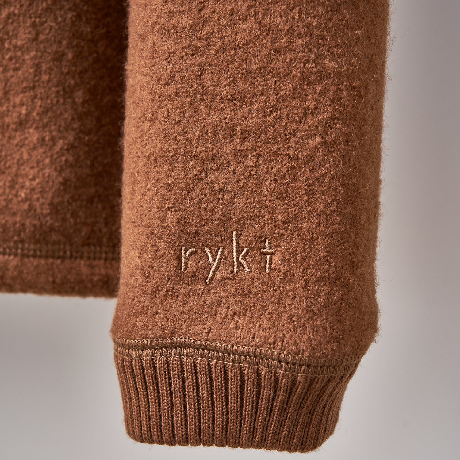 Wool felt long sleeves pullover Camel