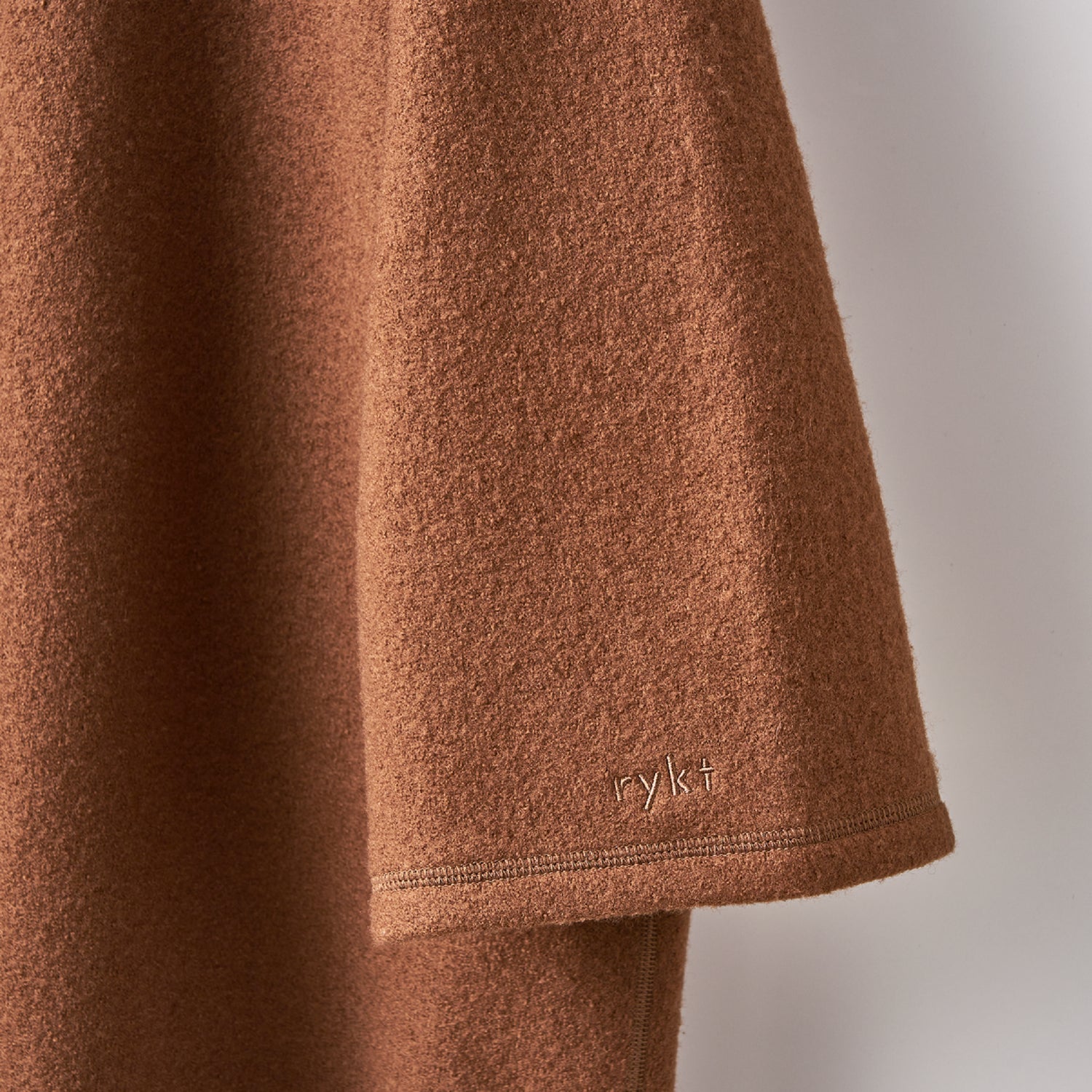 Wool felt oversized pullover Camel