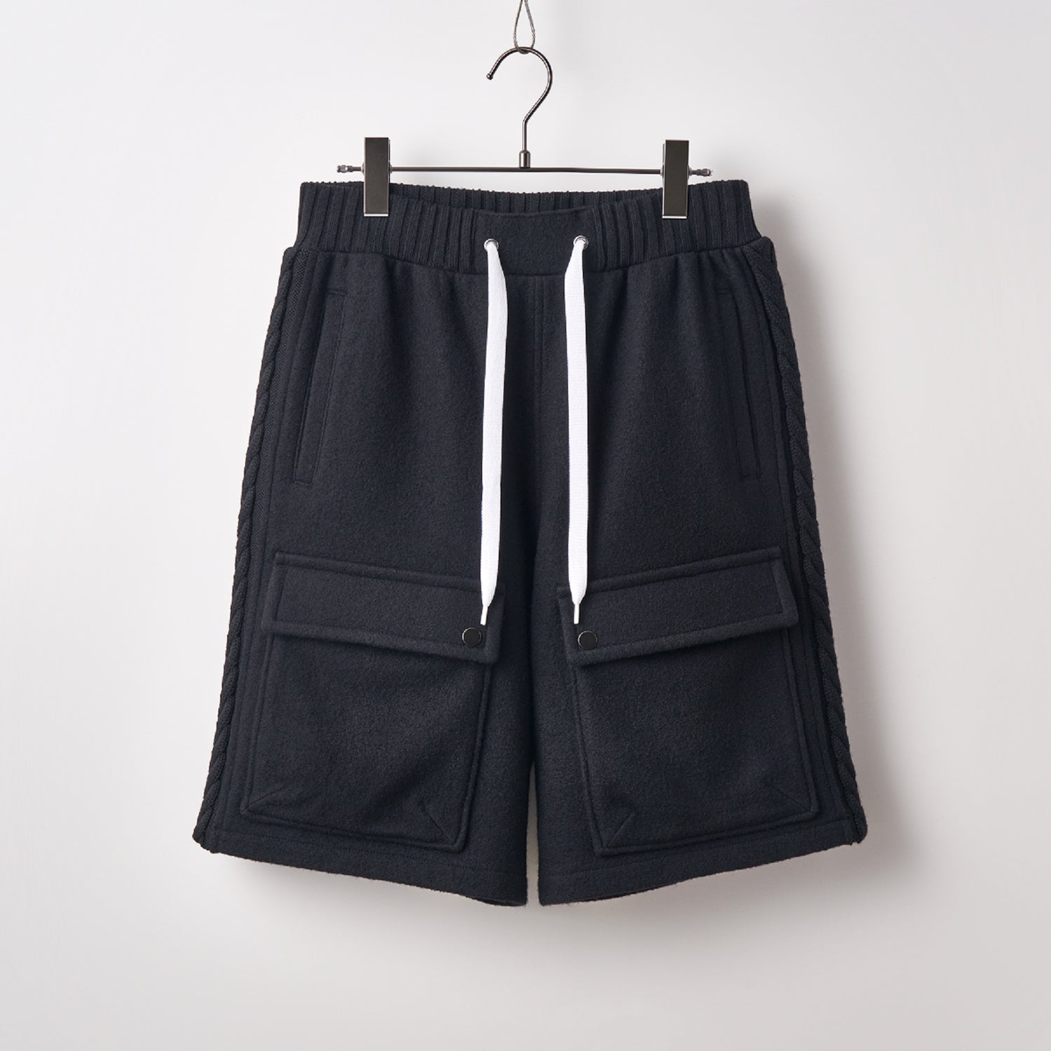 Wool felt cable short pants Black