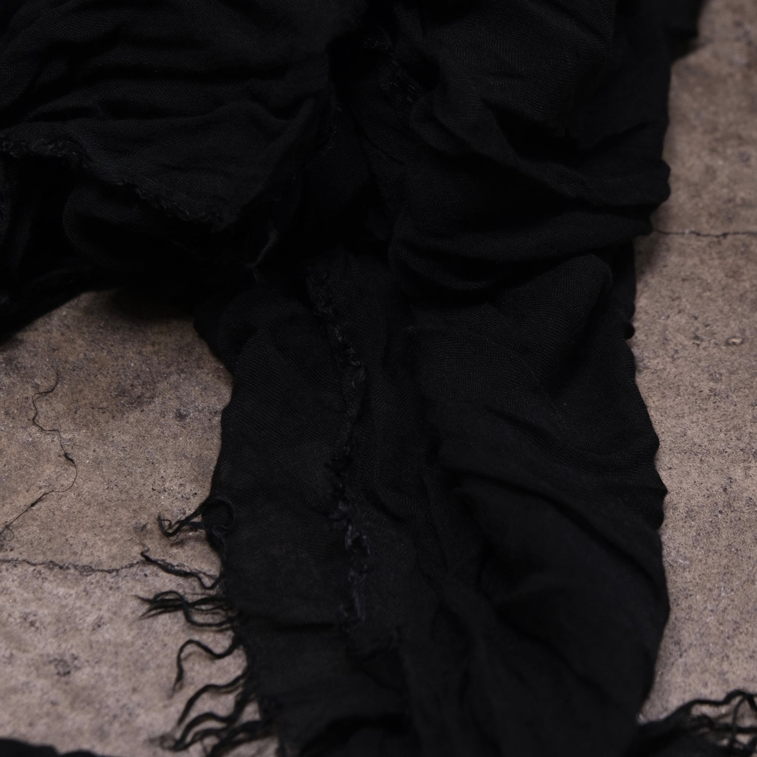 LOW GAGE RAYON STOLE カラー：ブラック