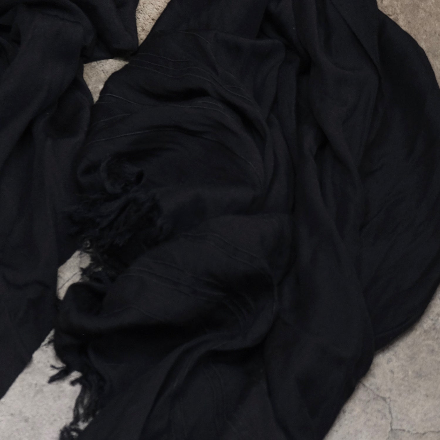 LEATHER IN STOLE / RAYON SILK カラー：ブラック