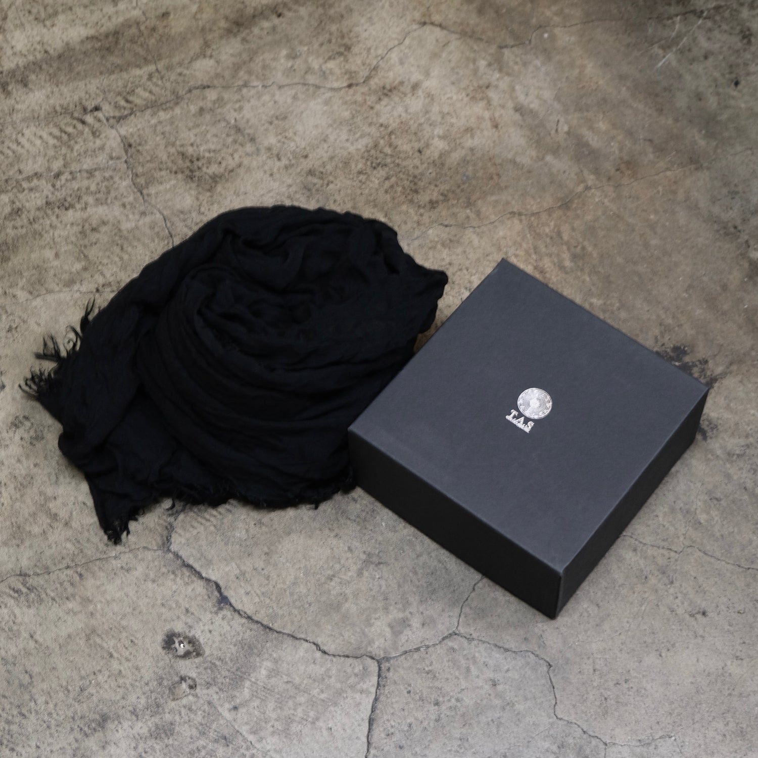 LOW GAGE RAYON STOLE カラー：ブラック