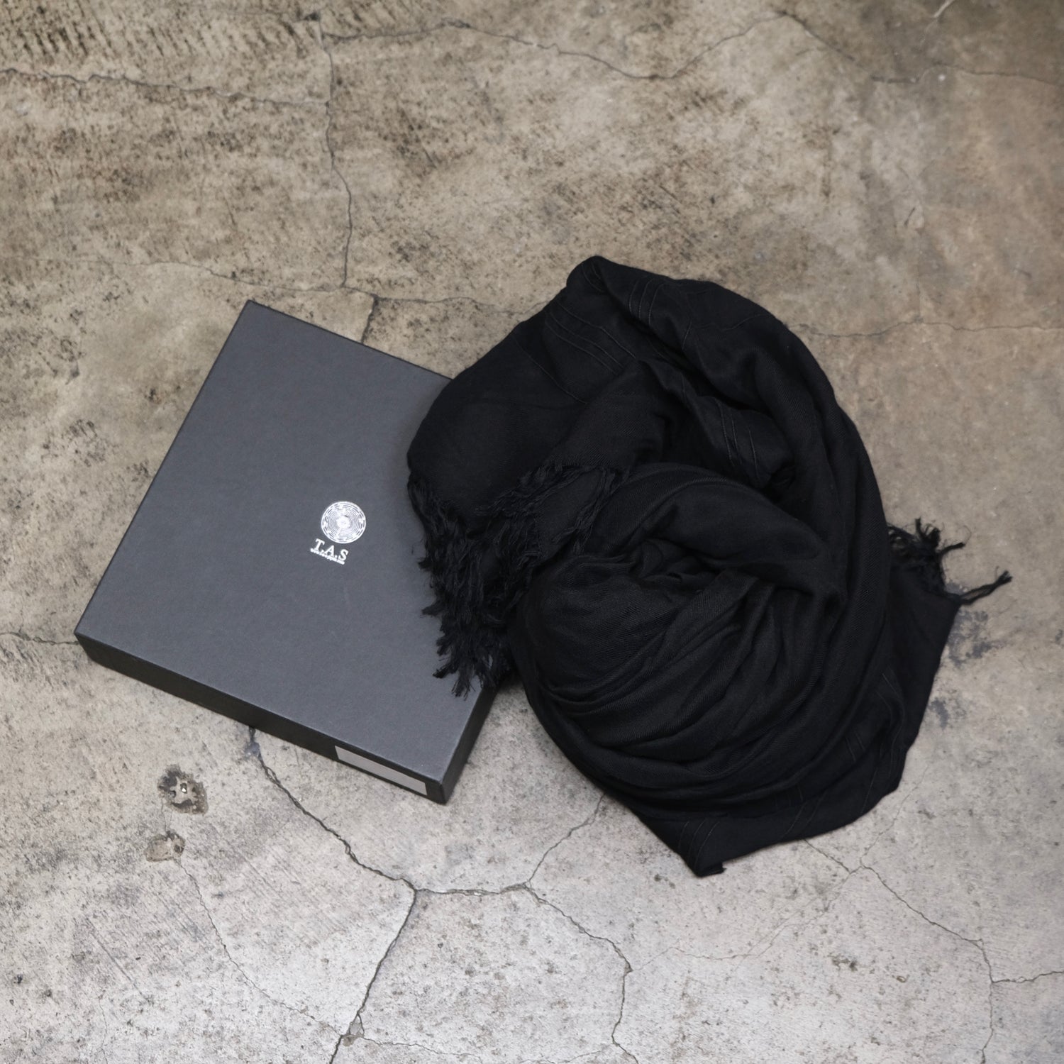LEATHER IN STOLE / RAYON SILK カラー：ブラック