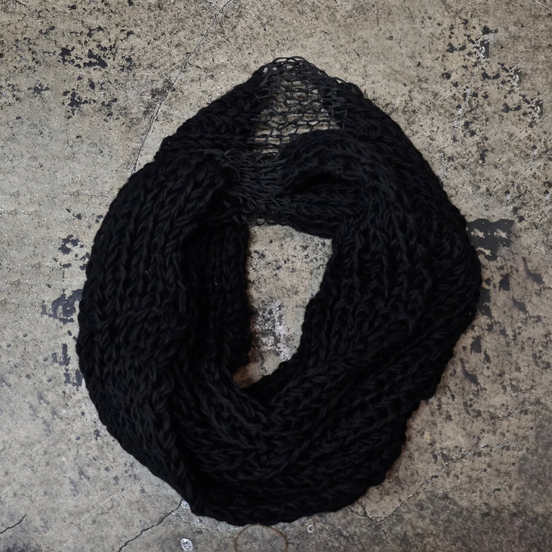 KNITTING LEATHER SNOOD カラー：ブラック