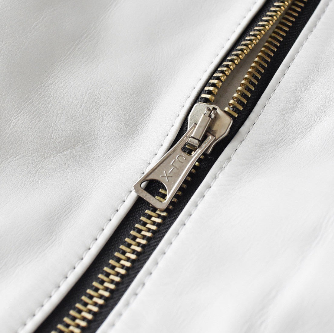 THE BAR限定&着数限定販売】 WHITE COW LEATHER Ver. WHITE