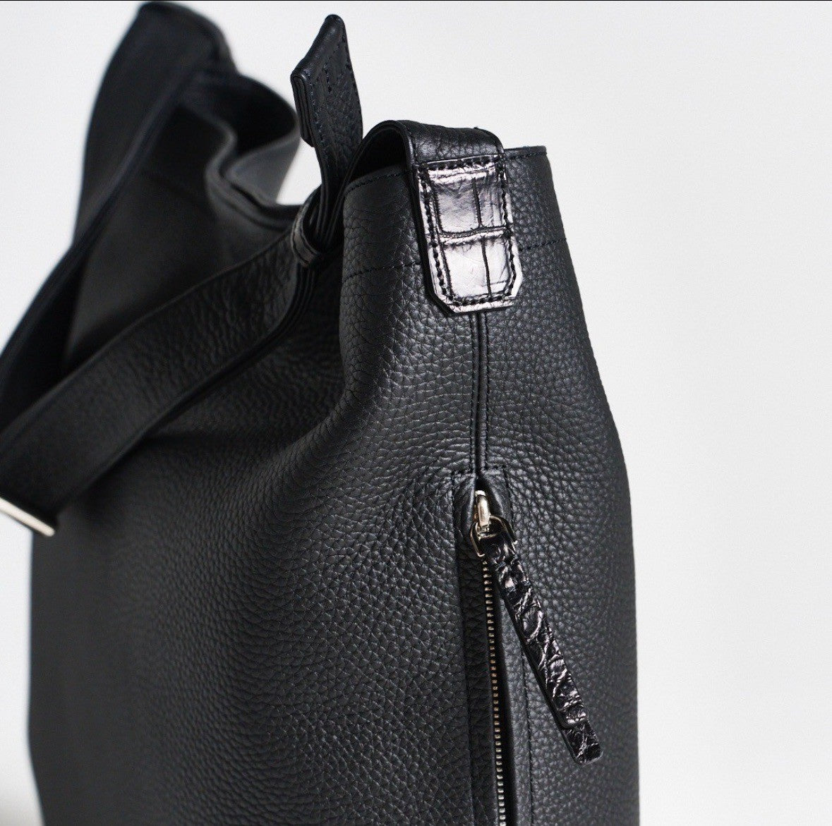 THE BAR 完全別注】アジャスタブルショルダーバッグ「Touch」