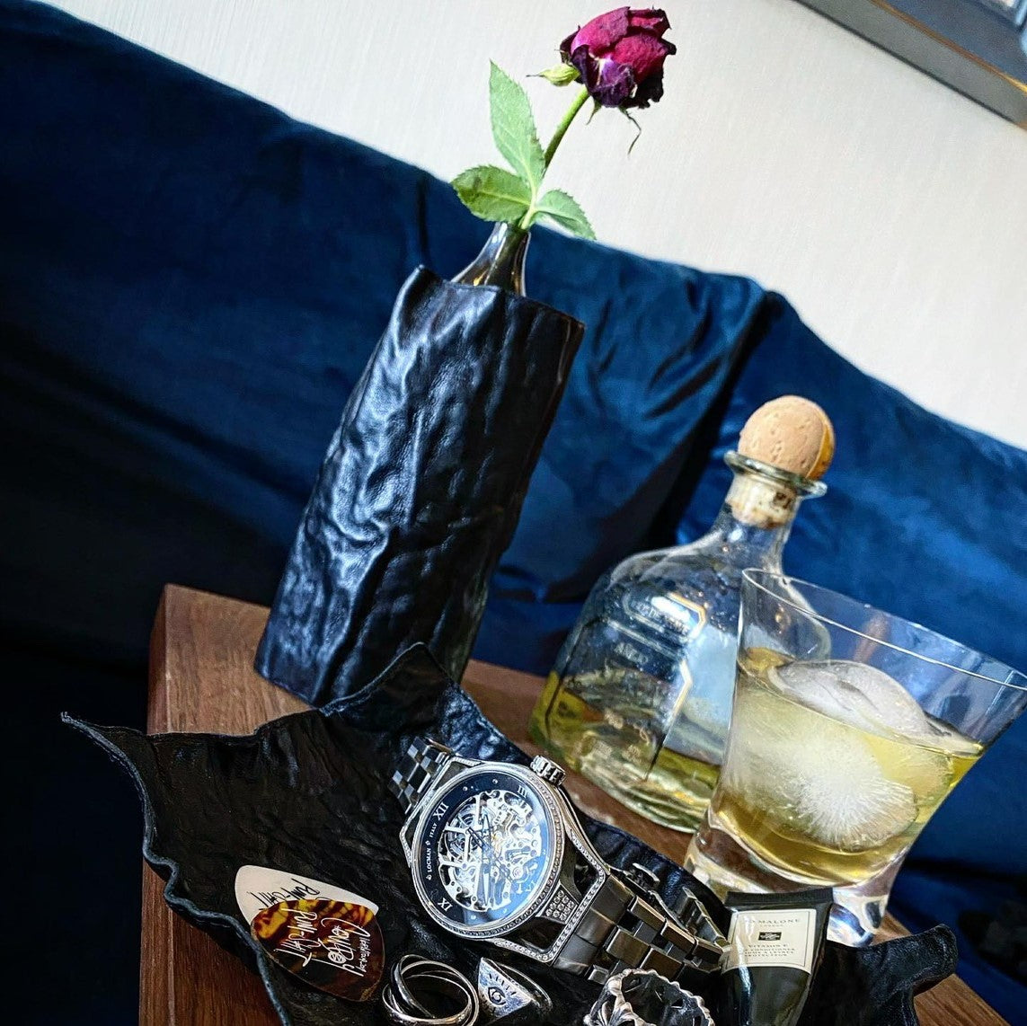 LEAD IN LEATHER TRAY / PLANE